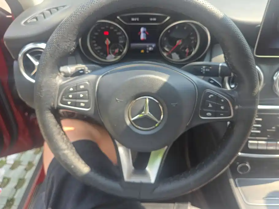 Mercedes-Benz GLA 2018 — фото 15