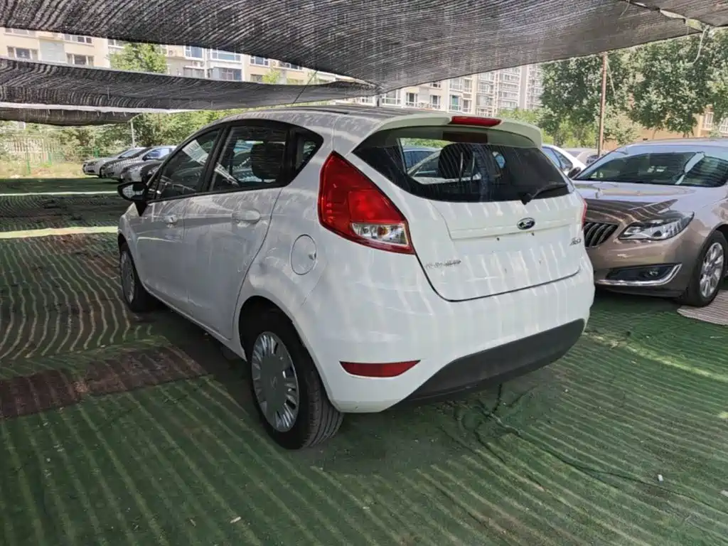 Ford Fiesta 2016 — фото 5