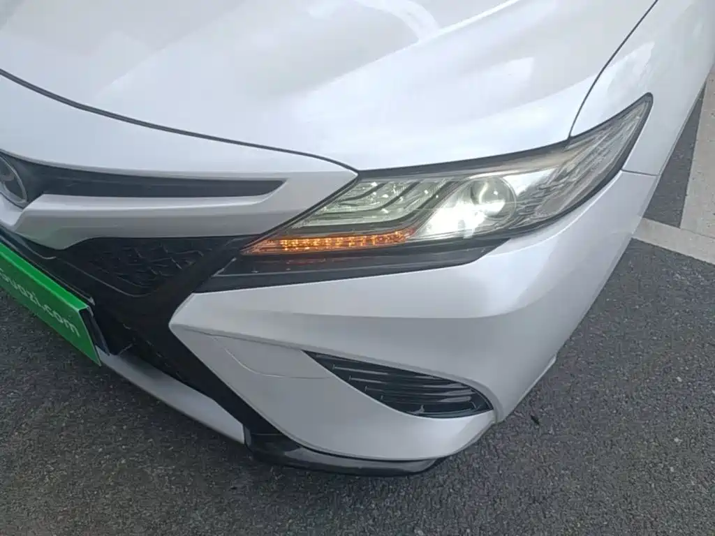 Toyota Camry 2018 — фото 24