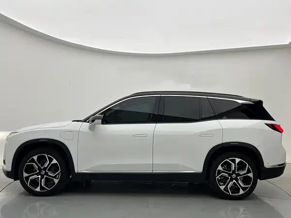 NIO ES8 2021