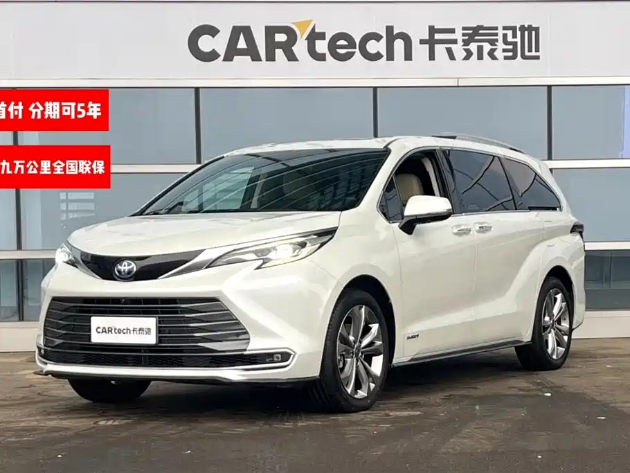 Toyota Sienna 2022 — фото 1