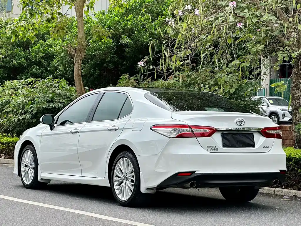 Toyota Camry 2019 — фото 4