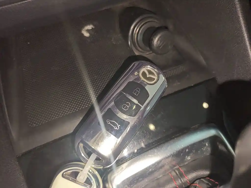 Mazda 3 Axela 2015 — фото 15