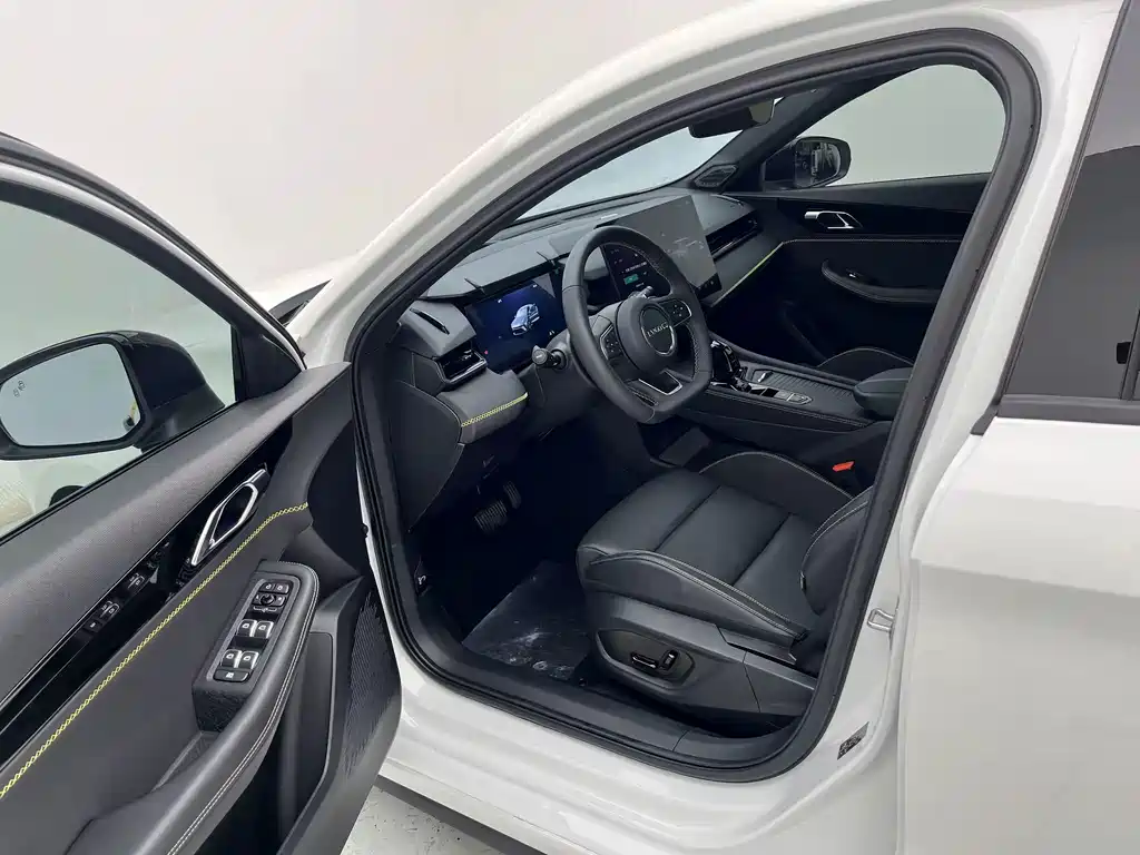 Lynk & Co 03 2025 — фото 14