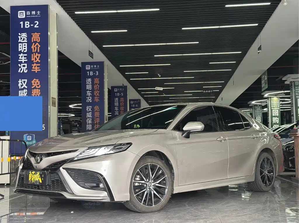 Toyota Camry 2023 — фото 1