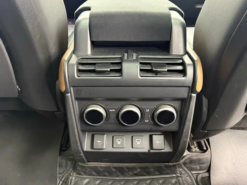 Land Rover Defender EV 2021 — фото 21