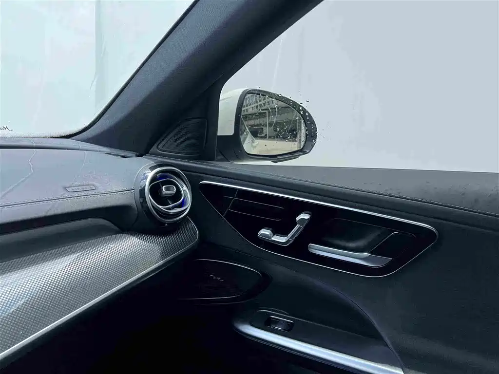 Mercedes-Benz C-Class 2023 — фото 12
