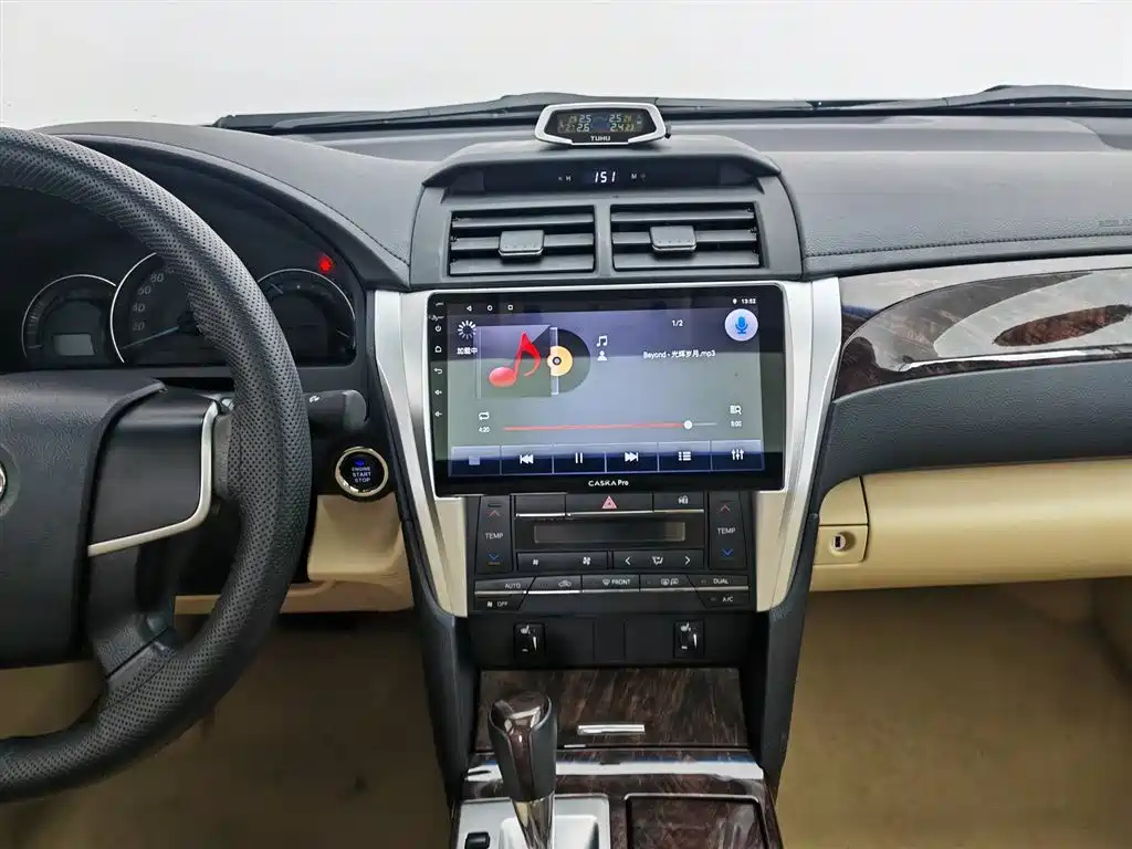 Toyota Camry 2015 — фото 12