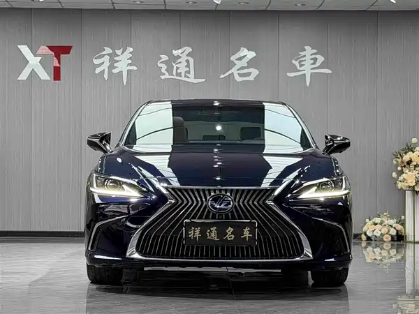 Lexus ES 2021