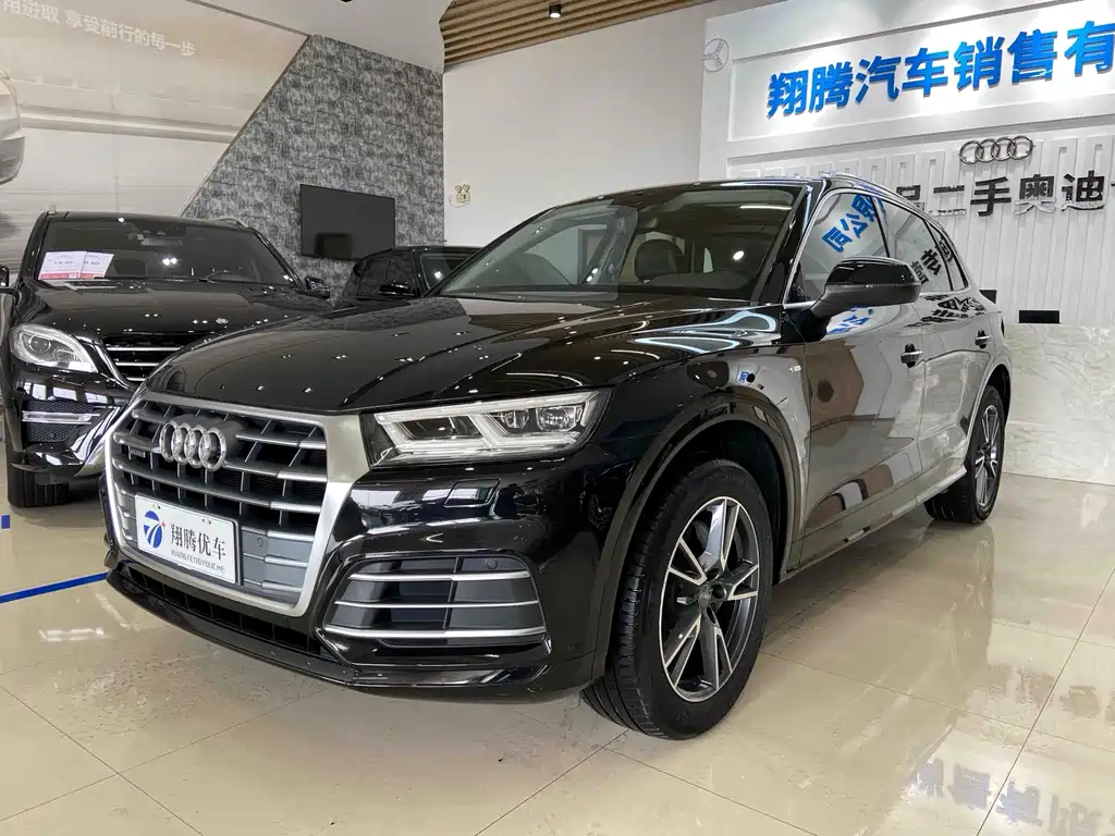 Audi Q5L 2019 — фото 1