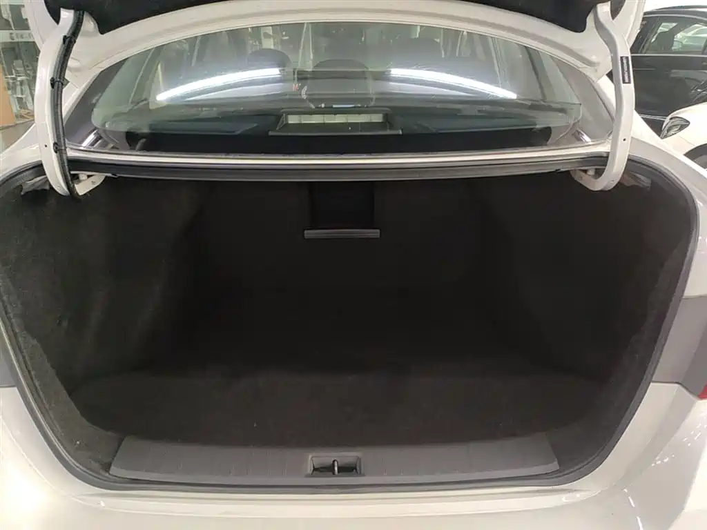 Nissan Sylphy 2018 — фото 19