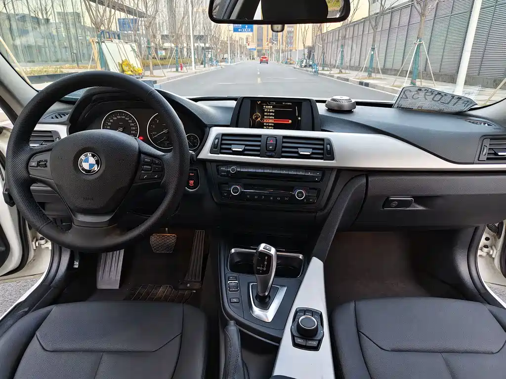 BMW 3 Series 2016 — фото 9