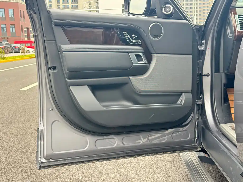 Land Rover Range Rover 2020 — фото 15