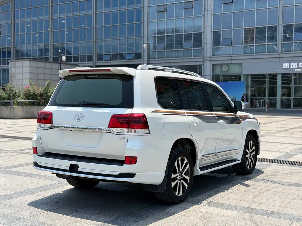 Toyota Land Cruiser 2020 — фото 17