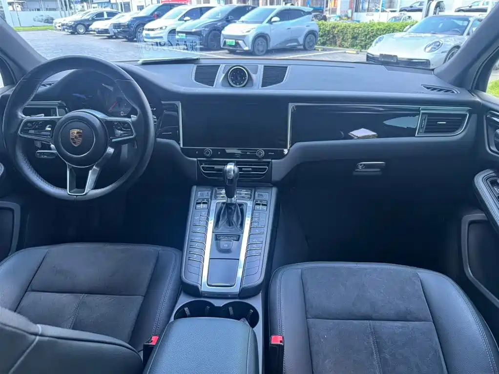 Porsche Macan 2016 — фото 12
