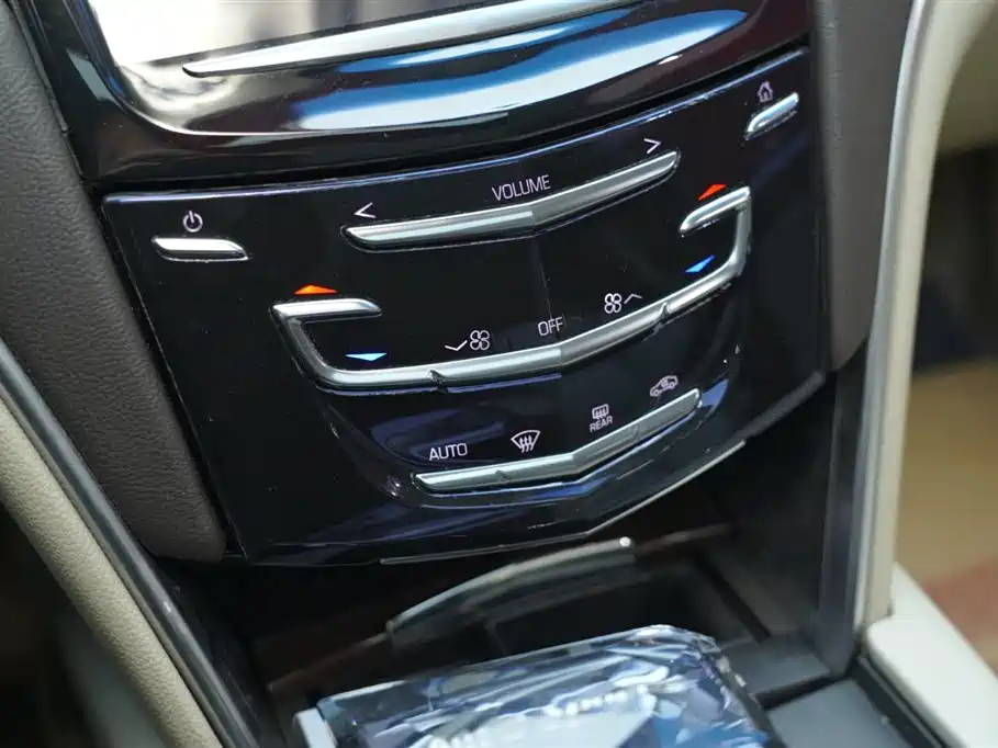 Cadillac XTS 2017 — фото 8