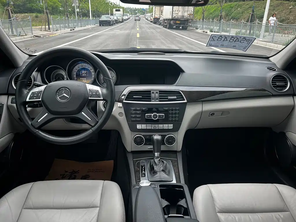 Mercedes-Benz C-Class 2011 — фото 13