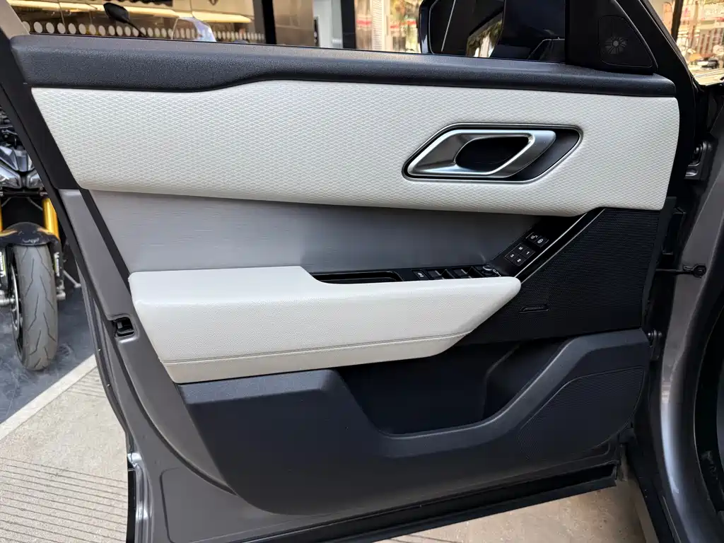 Land Rover Velar 2021 — фото 17