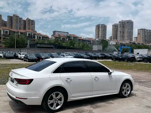 Audi A4L 2018