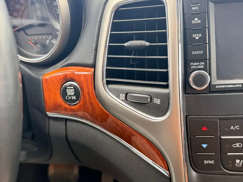 Jeep Grand Cherokee 2012 — фото 27