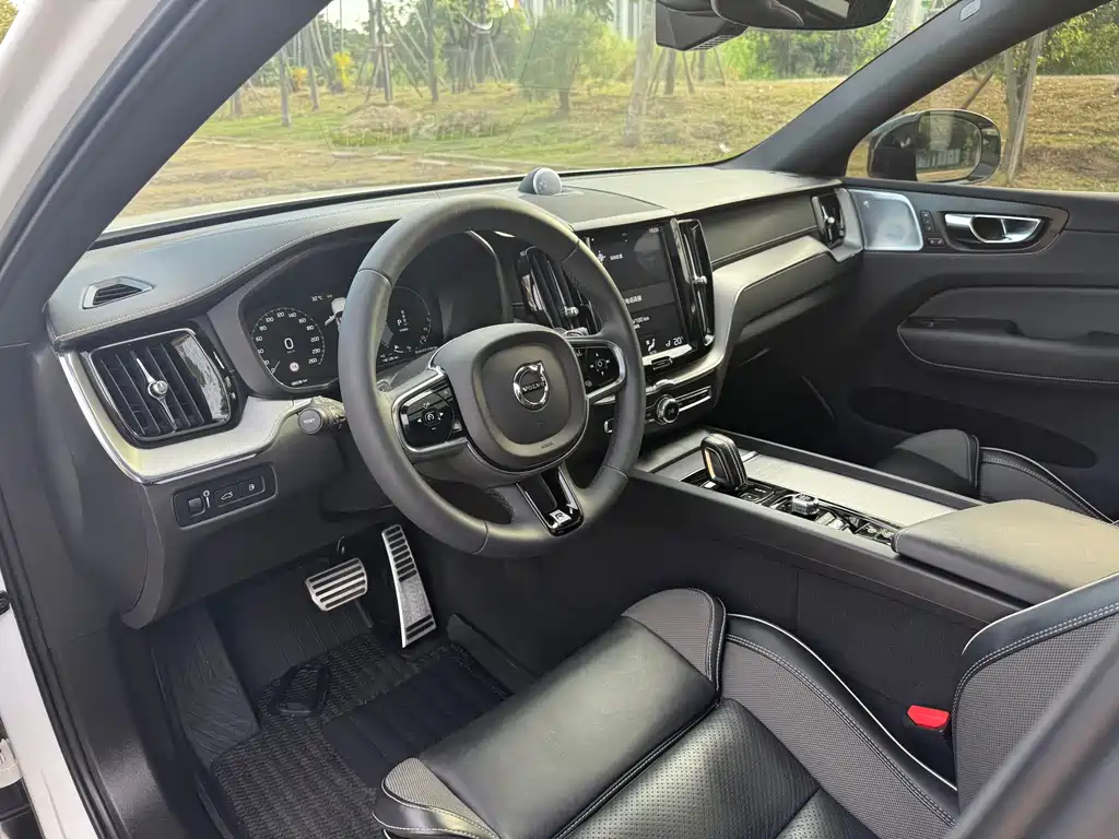 Volvo XC60 PHEV 2020 — фото 11
