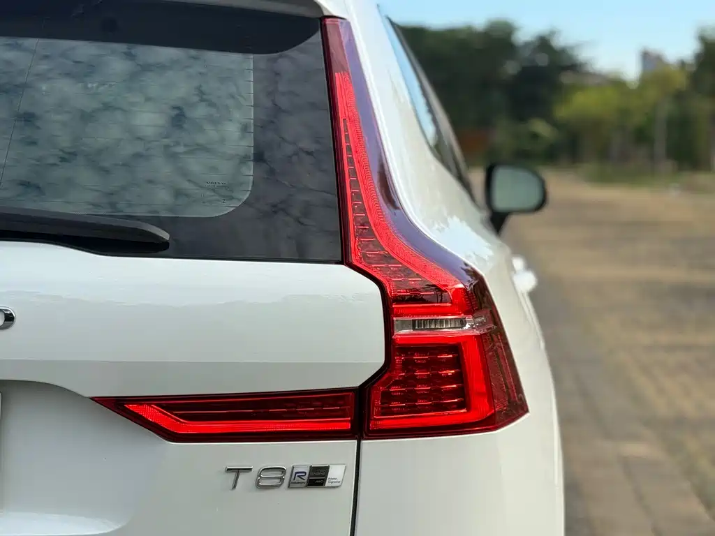 Volvo XC60 PHEV 2020 — фото 9