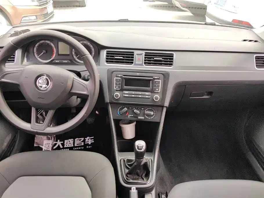 Skoda Rapid 2018 — фото 12