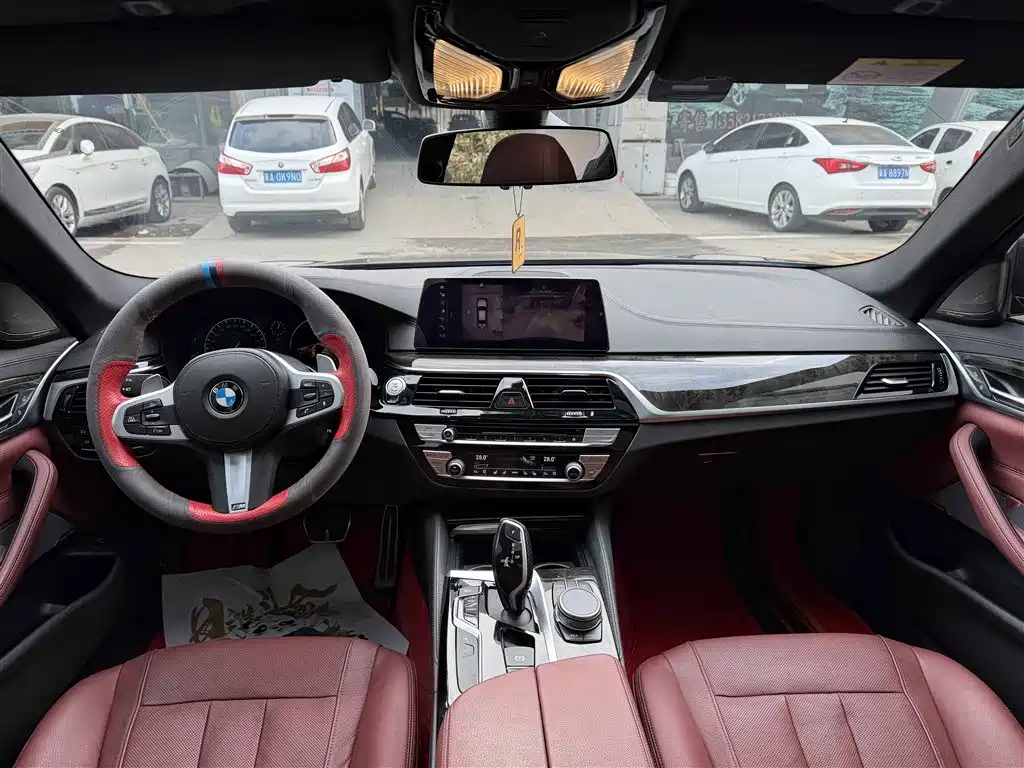BMW 5 Series 2019 — фото 15