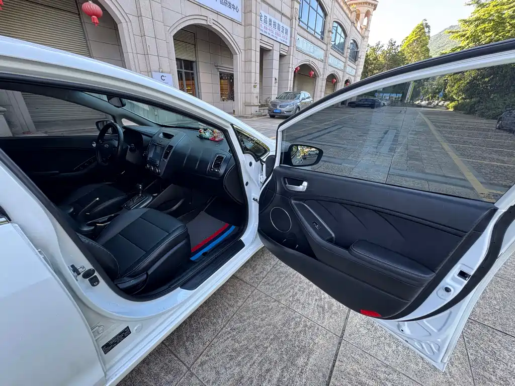 Kia K3 2015 — фото 14