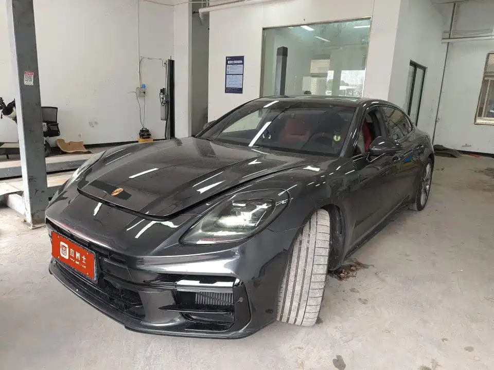 Porsche Panamera 2025