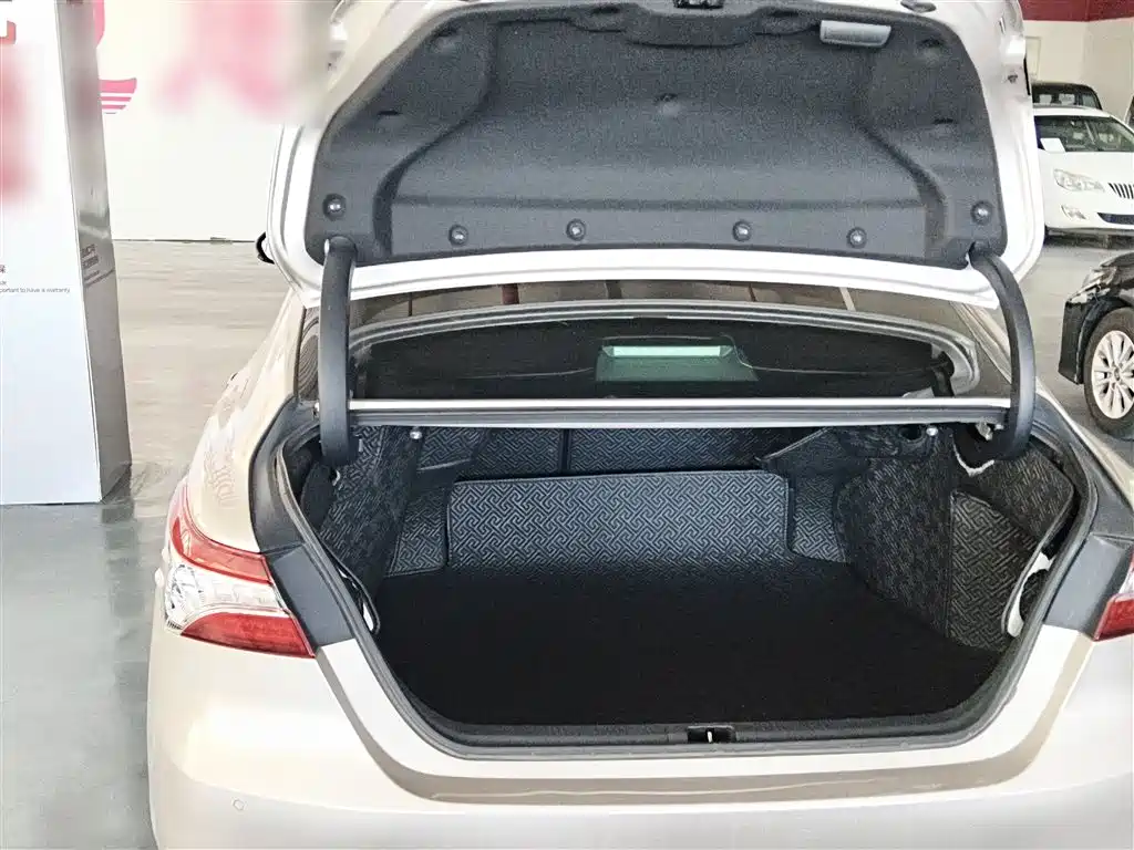 Toyota Camry 2022 — фото 19