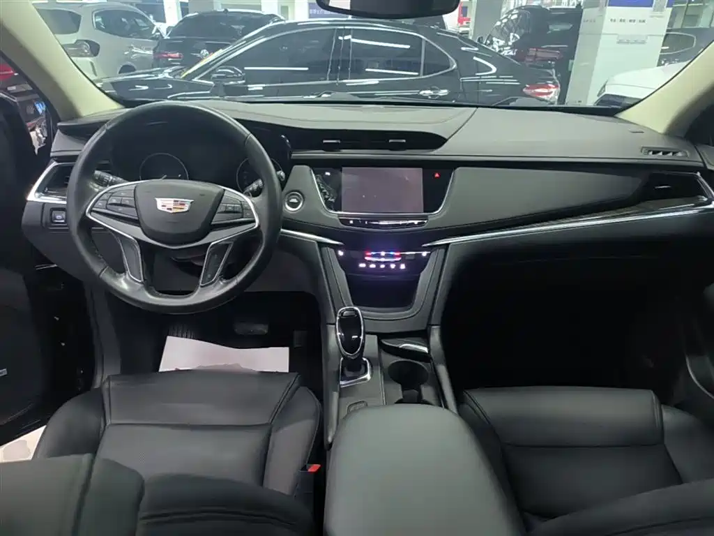 Cadillac XT5 2017 — фото 10