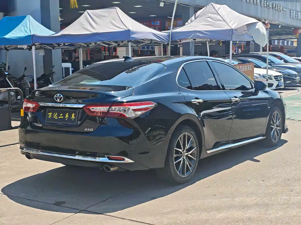 Toyota Camry 2023 — фото 4