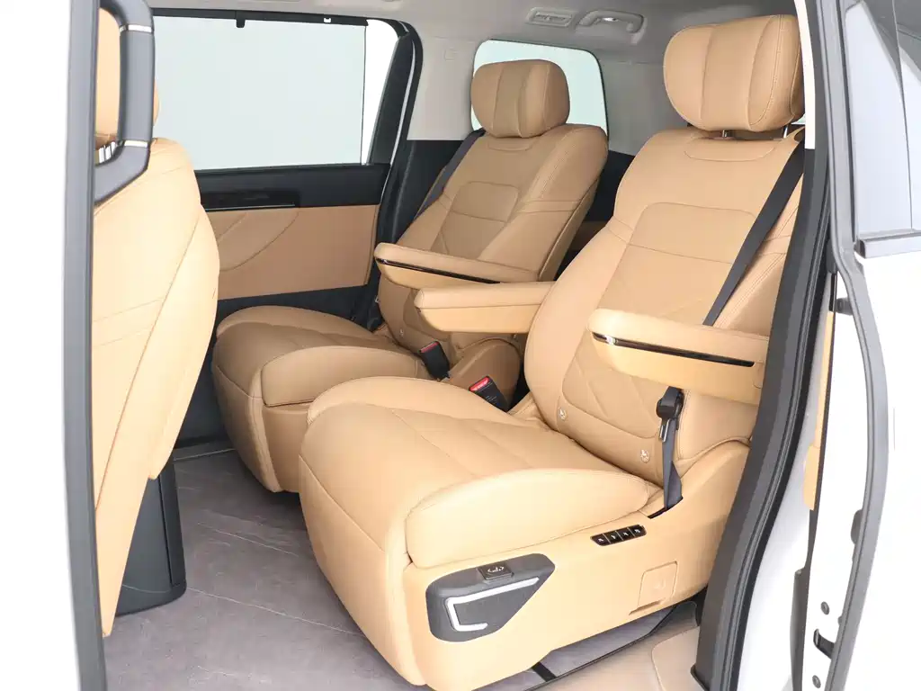 GAC Trumpchi E8 PHEV 2024 — фото 7