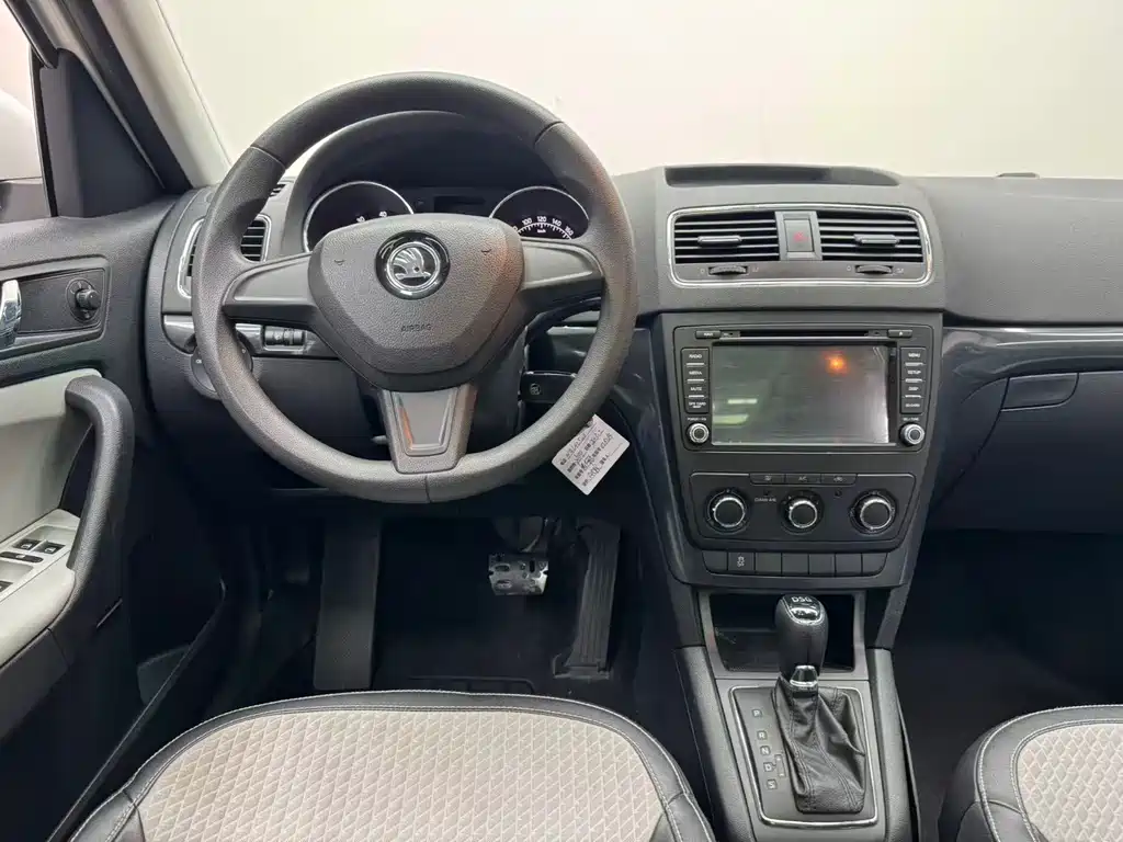 Skoda Yeti 2016 — фото 24