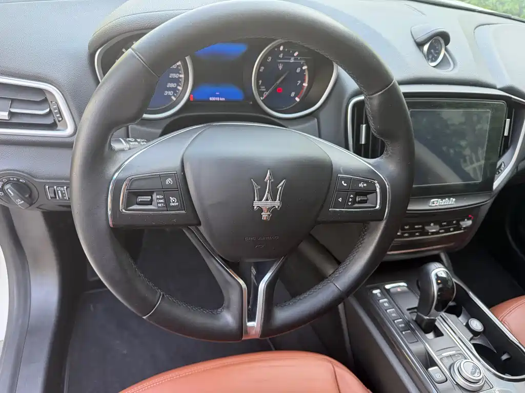 Maserati Ghibli 2017 — фото 12