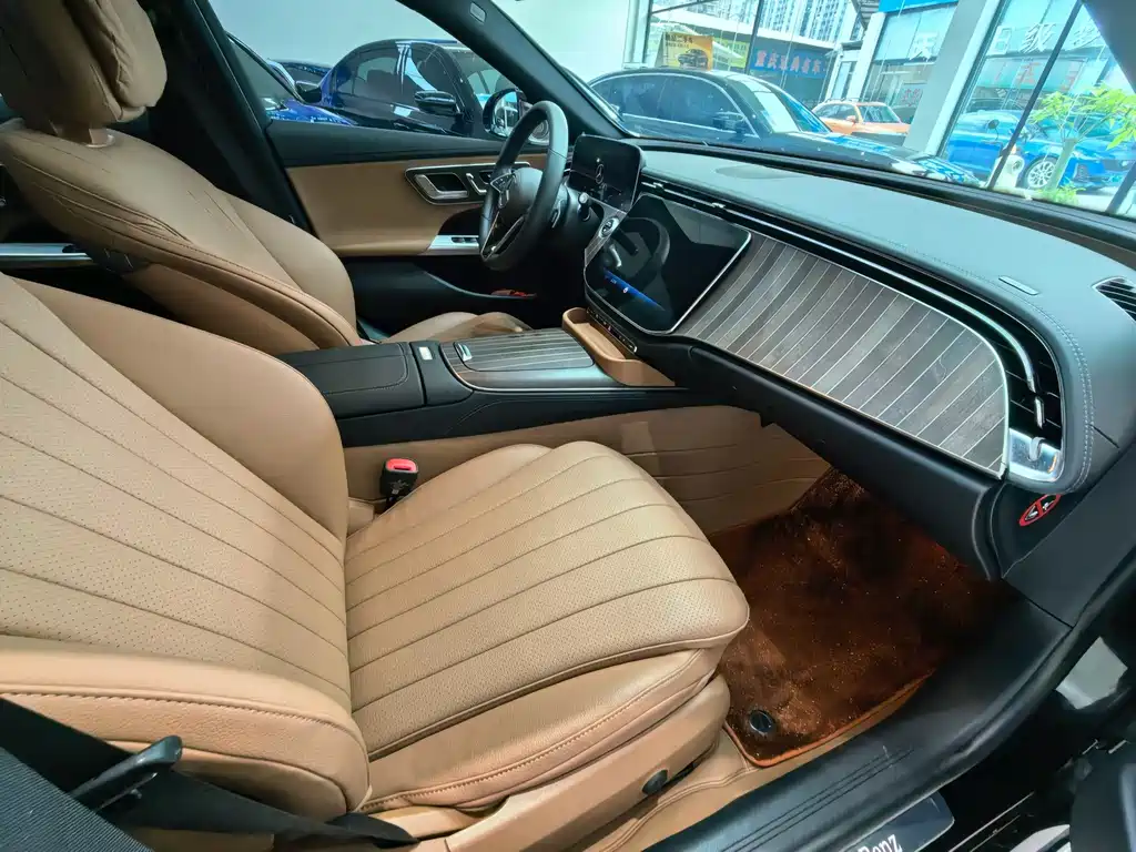 Mercedes-Benz E-Class 2025 — фото 12