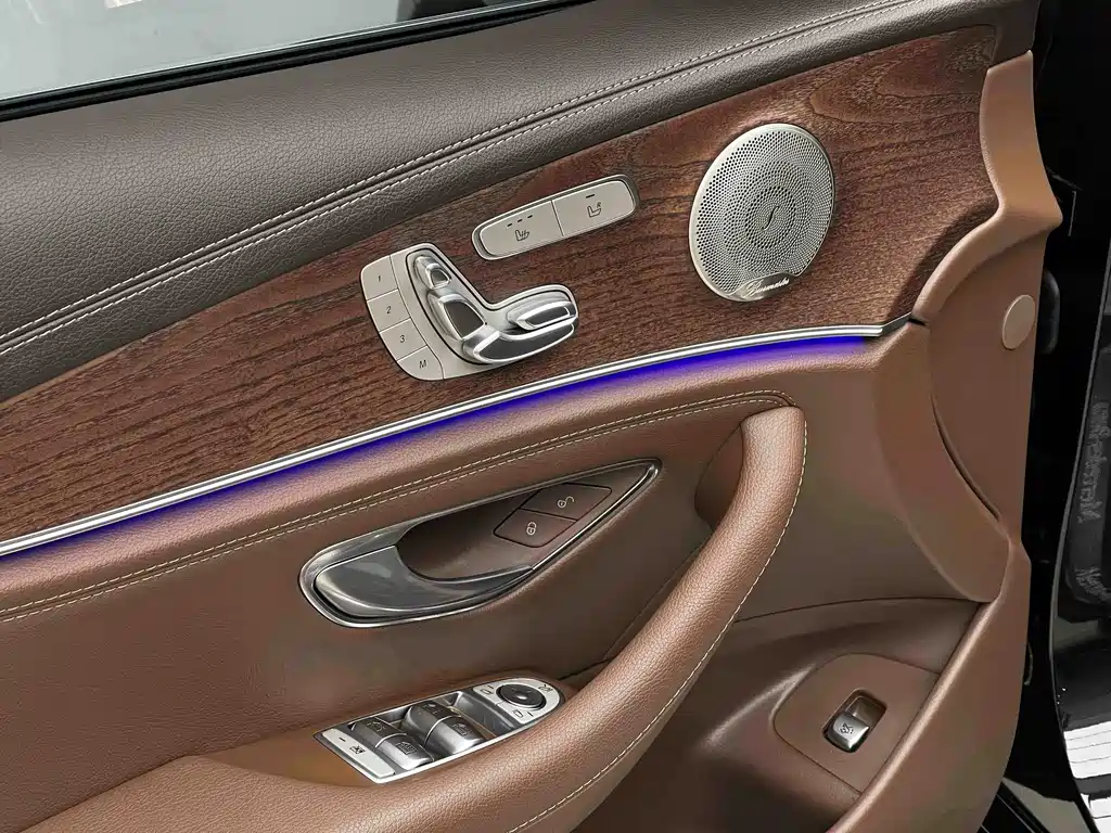 Mercedes-Benz E-Class 2023 — фото 4