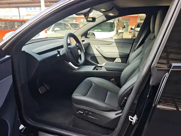 Tesla Model Y 2026