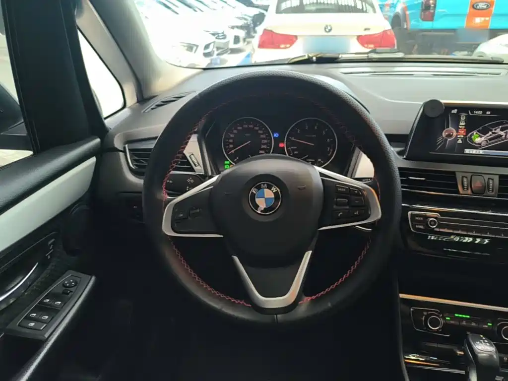 BMW 2 Series Active Tourer 2016 — фото 11
