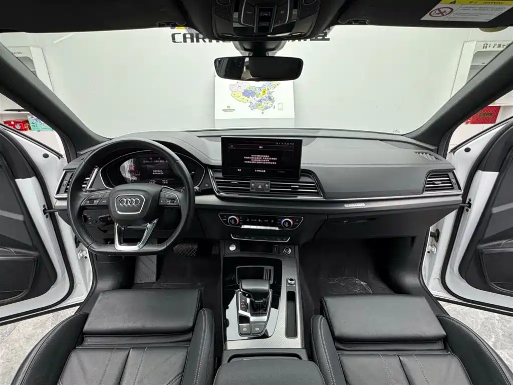 Audi Q5L 2023 — фото 11
