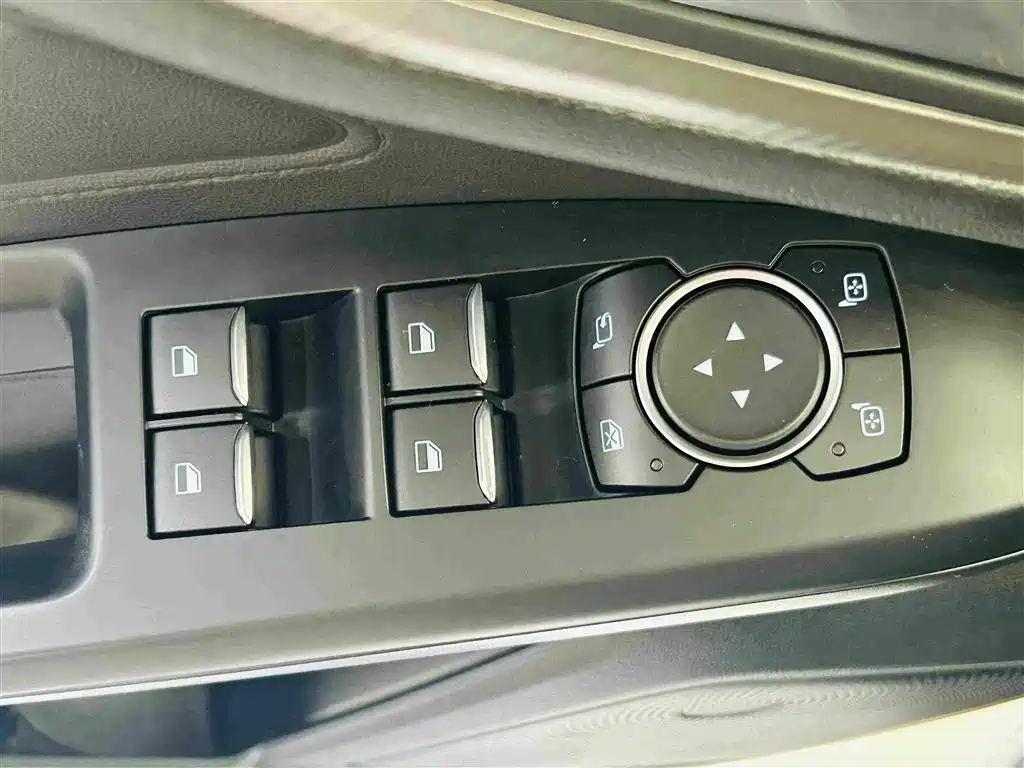 Ford Focus 2020 — фото 18