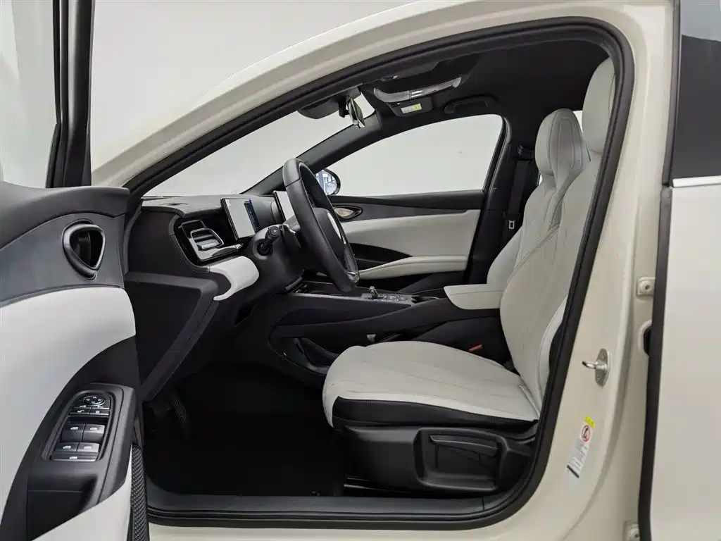 BYD Seal 06 2025 — фото 10