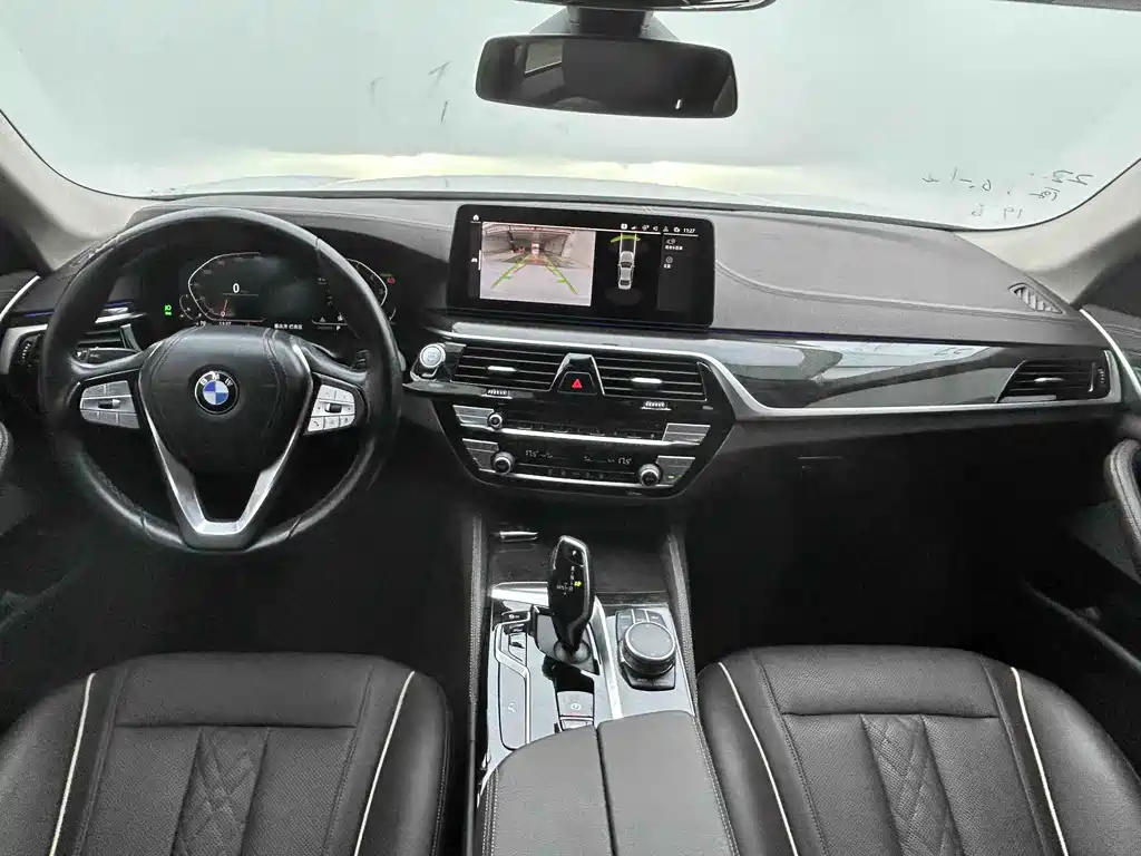 BMW 5 Series 2021 — фото 10