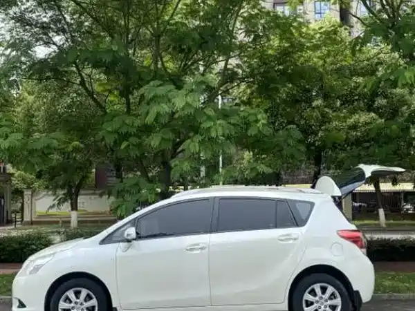 Toyota Yizhi 2015