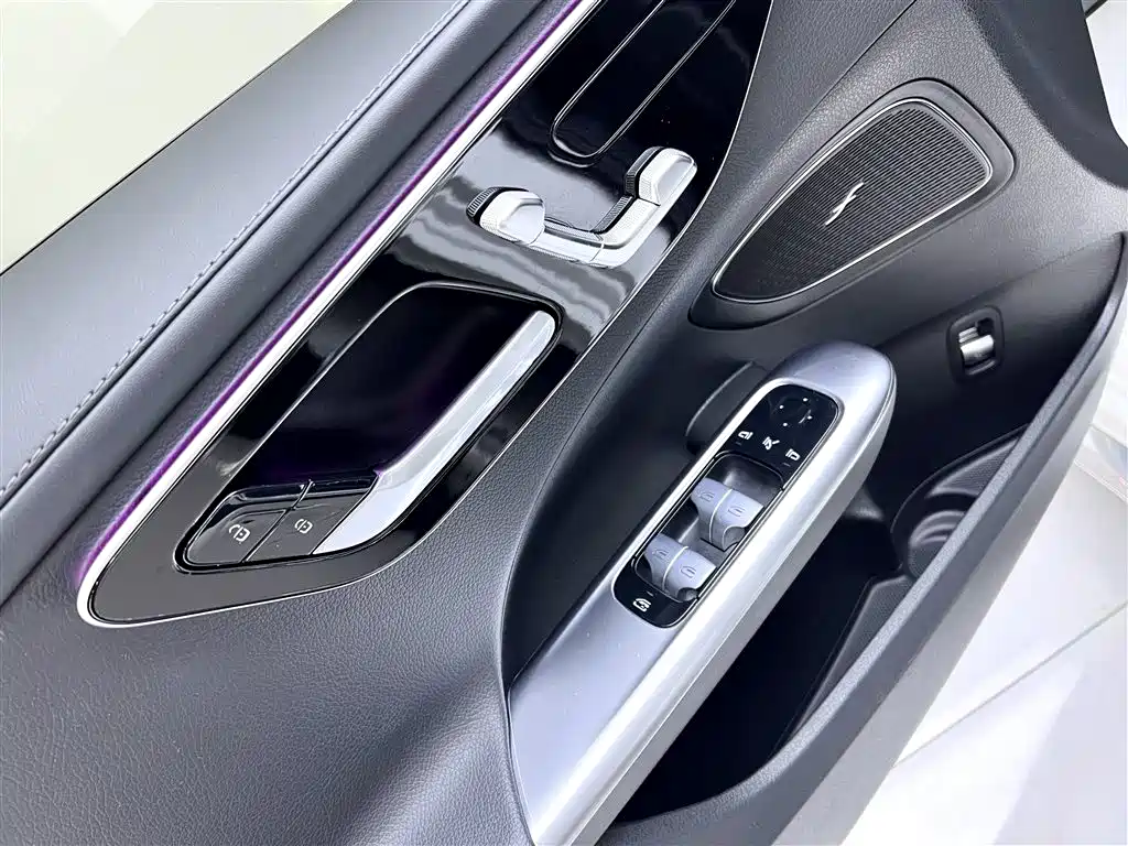 Mercedes-Benz C-Class 2023 — фото 12