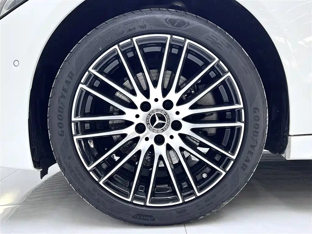 Mercedes-Benz C-Class 2023 — фото 13
