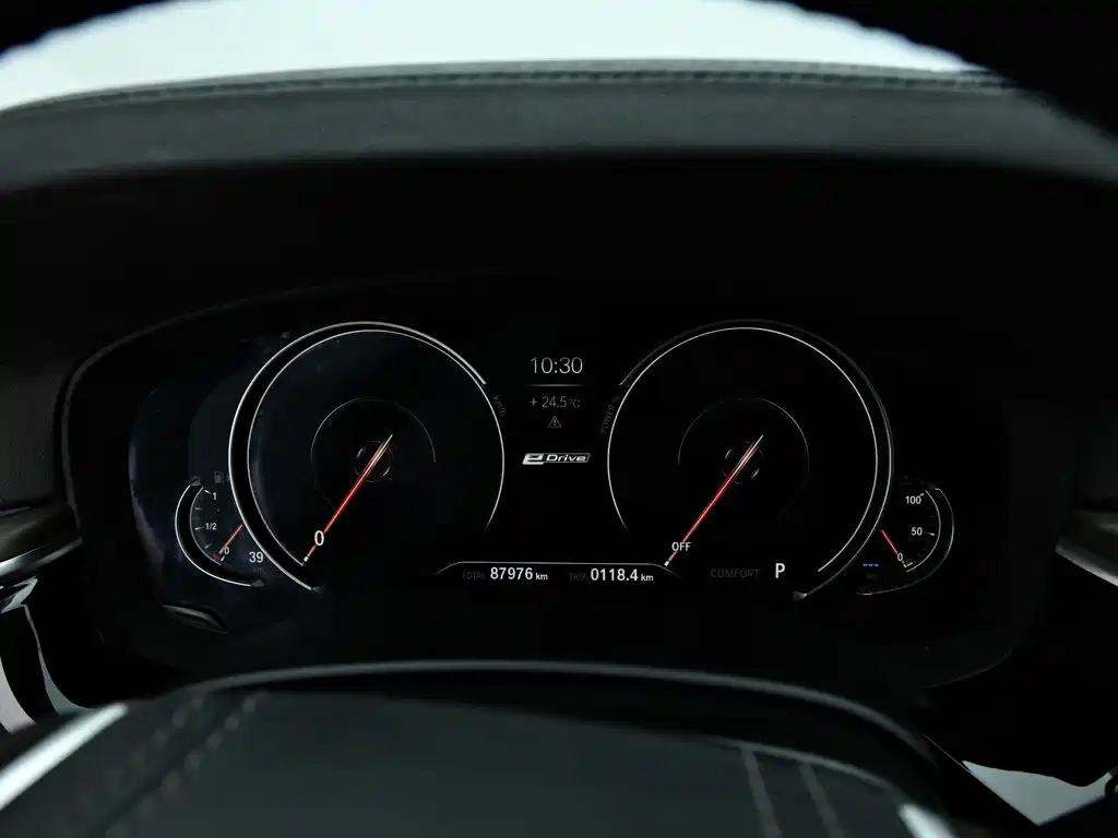 BMW 5 Series New Energy 2018 — фото 9