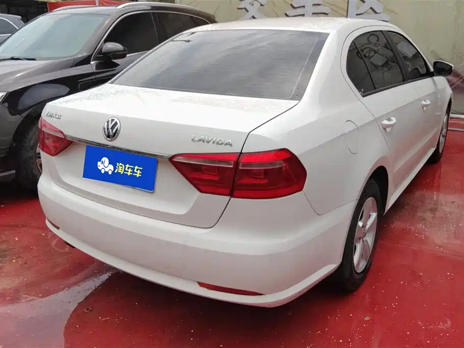 Volkswagen Lavida 2015