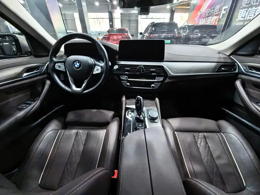 BMW 5 Series 2021 — фото 12